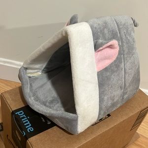 BRAND NEW NEVER USED Guinea pig house